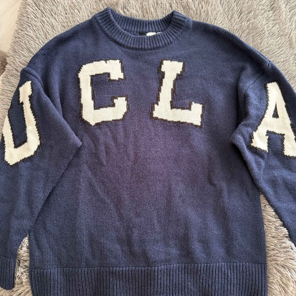 UCLA oversized knit sweater H&M